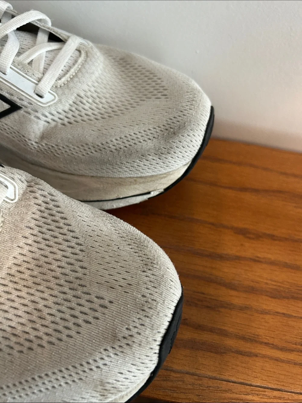 New Balance Men’s White Athletic New Balance with Black Logo